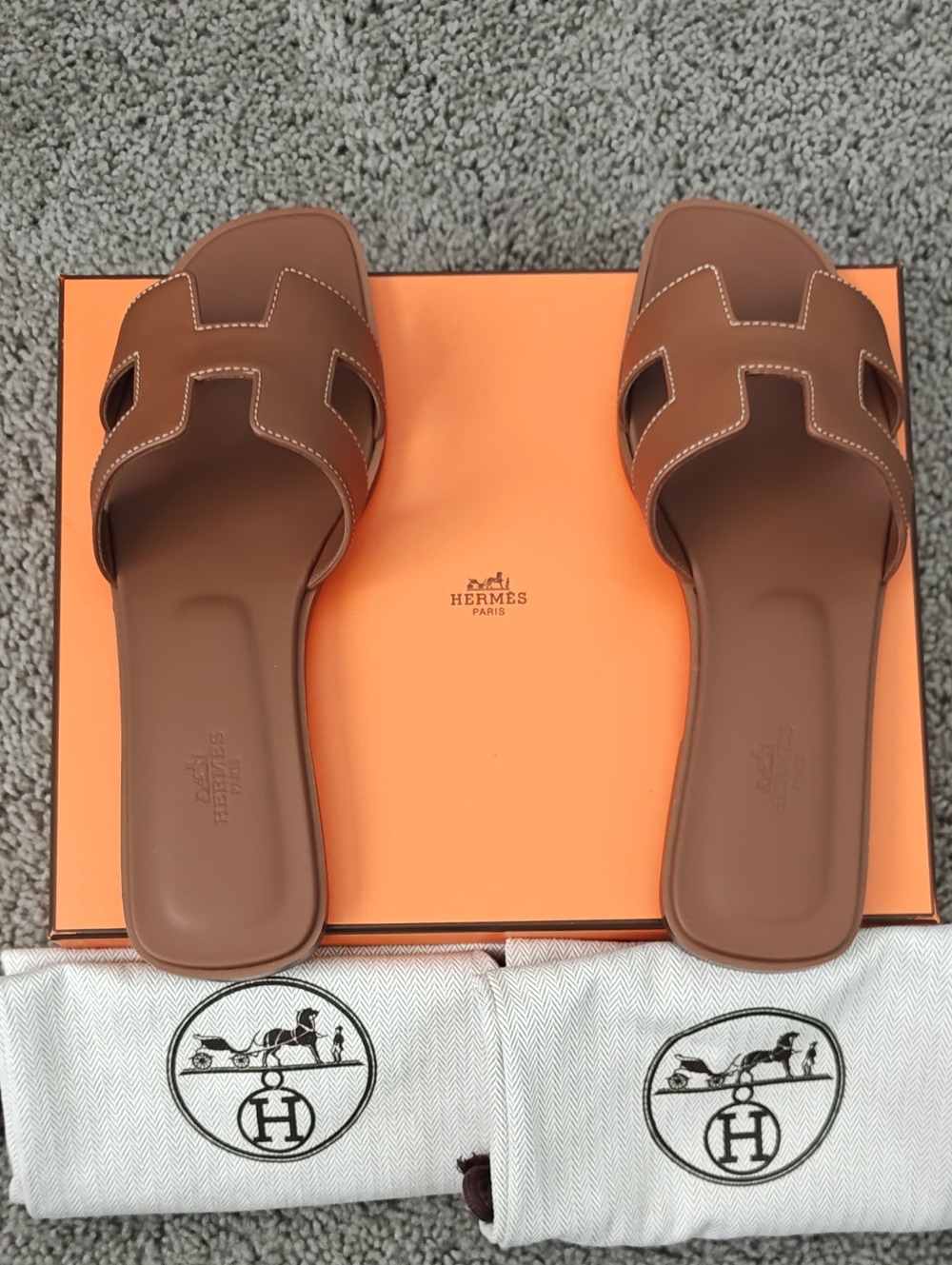 Hermès Oran Sandals Gold Leather Size 40 Worn Once Box Dust Bags